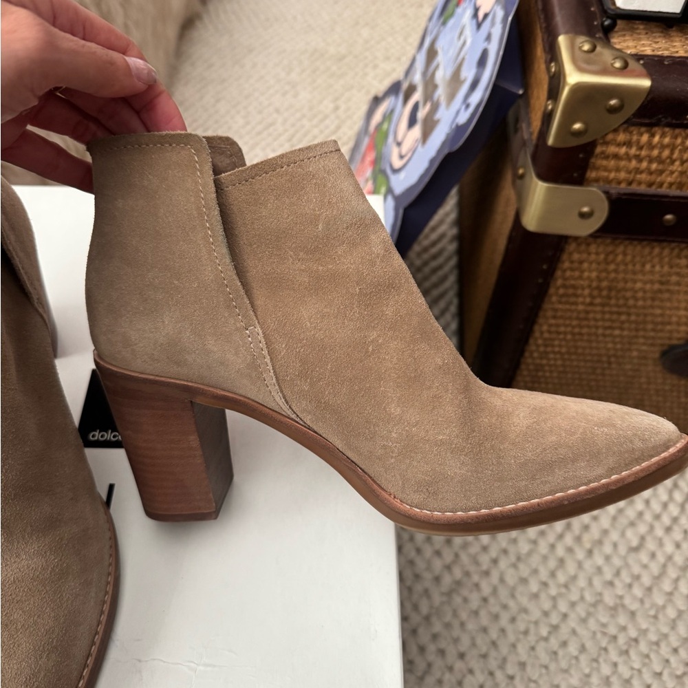 Dolce Vita size 8.5 light Tan Suede Ankle Boots - Picture 4 of 5